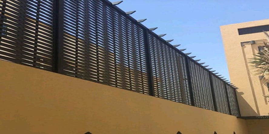 سواتر شرايح حديد العمل في جميع انحاء جدة 